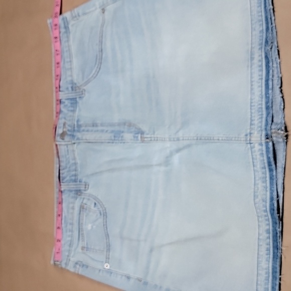Universal Thread Size 17 Medium Light Wash Denim Mini Skirt, Raw Hem. - Picture 3 of 9